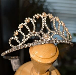 Elegant Pearl and Crystal Style Tiara